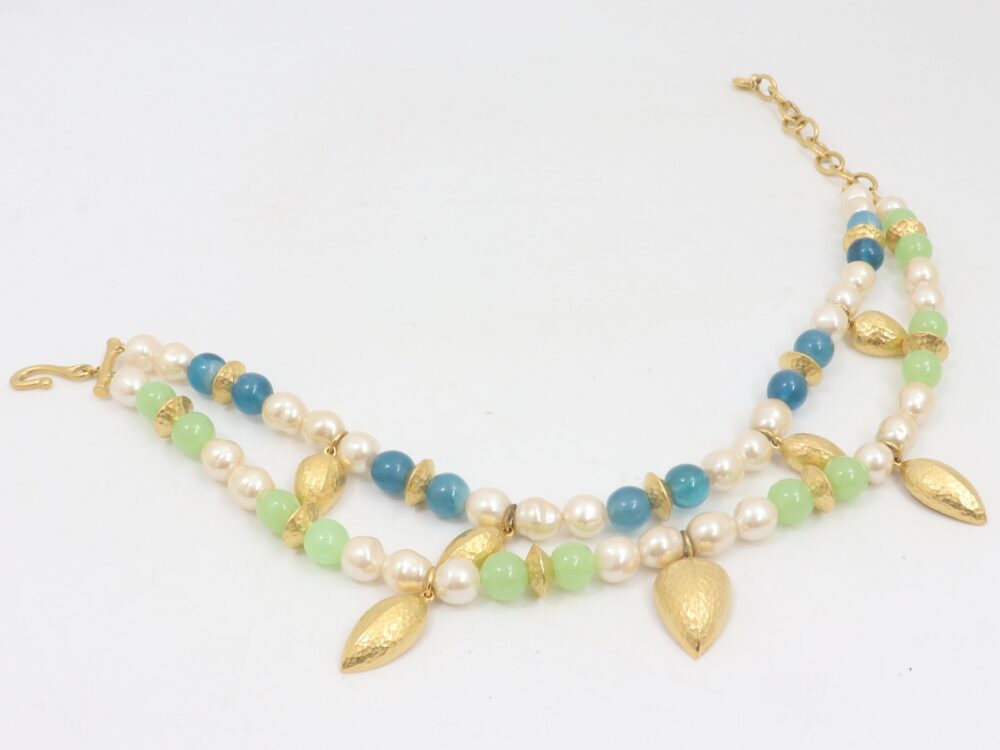 ジバンシーヴィンテージパールネックレス側面