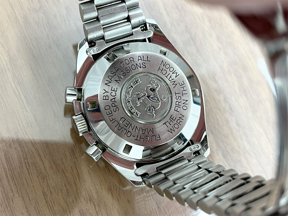 ジャンク品のオメガスピードマスター裏蓋