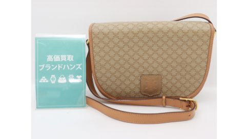 セリーヌのマカダム柄ショルダーバッグ