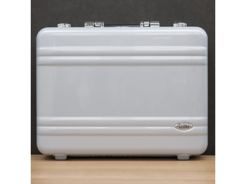 ゼロハリバートンアタッシュケース正面