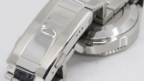 タグホイヤーのアクアレーサー バックル