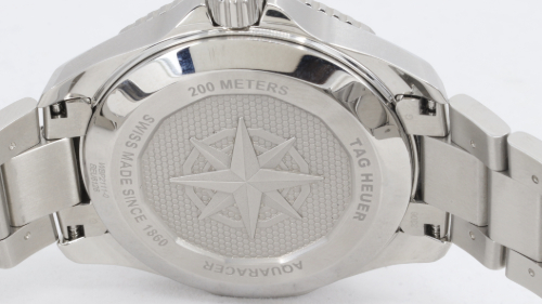 タグホイヤーのアクアレーサー 裏蓋