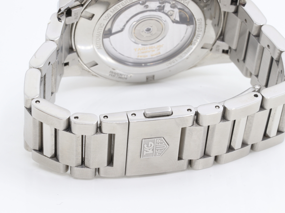 タグホイヤーのカレラWAR2011 ブレス