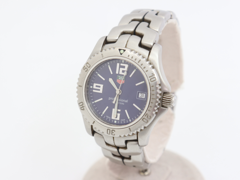 タグホイヤーのリンクメンズ腕時計斜め