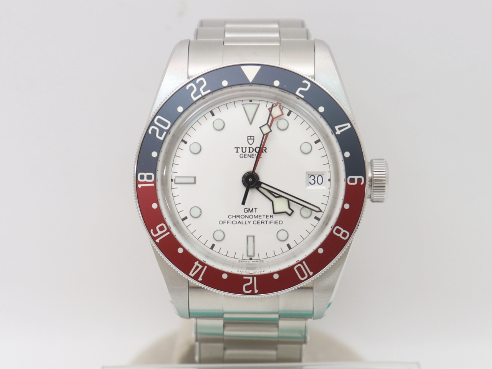 チューダーのブラックベイGMT79830RB正面