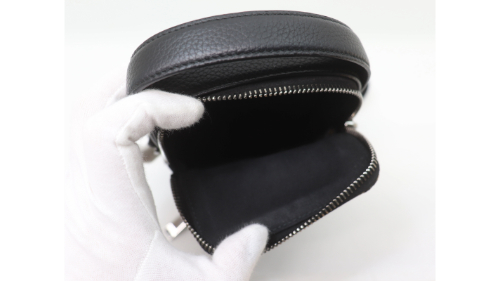 ディオールオブリークマイクロポーチ内