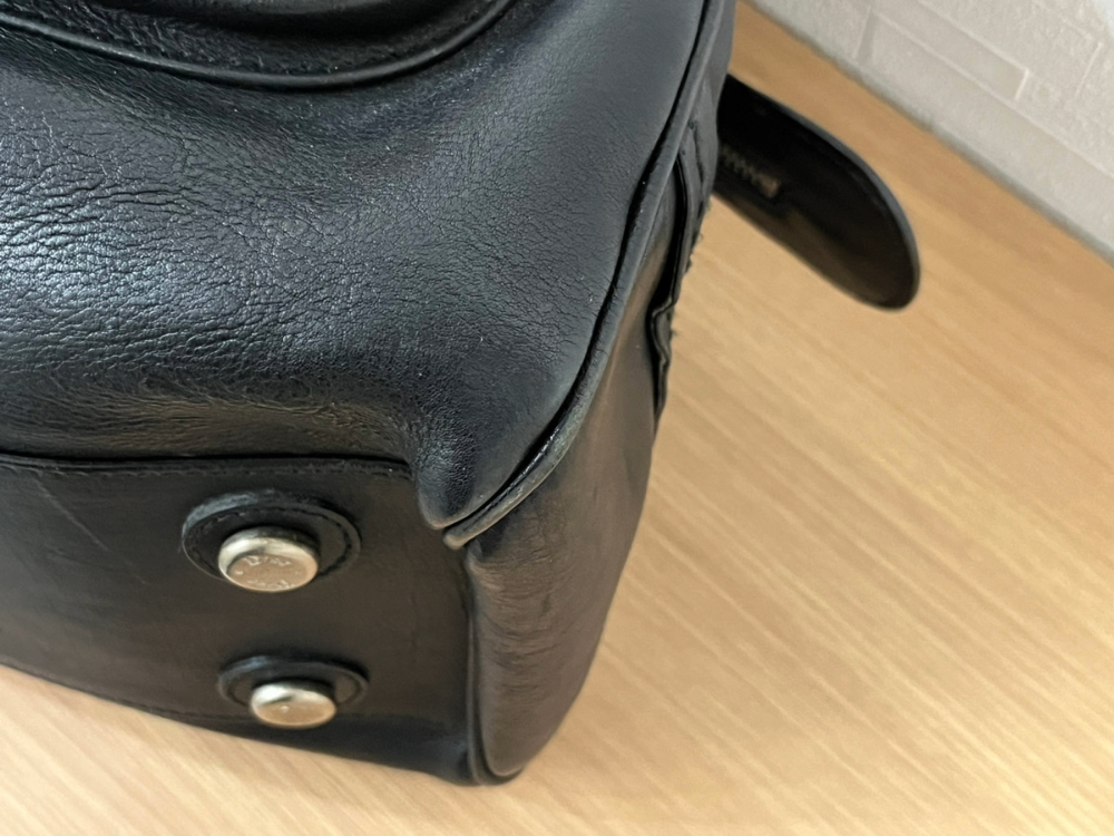 ディオールのレザーハンドバッグ角