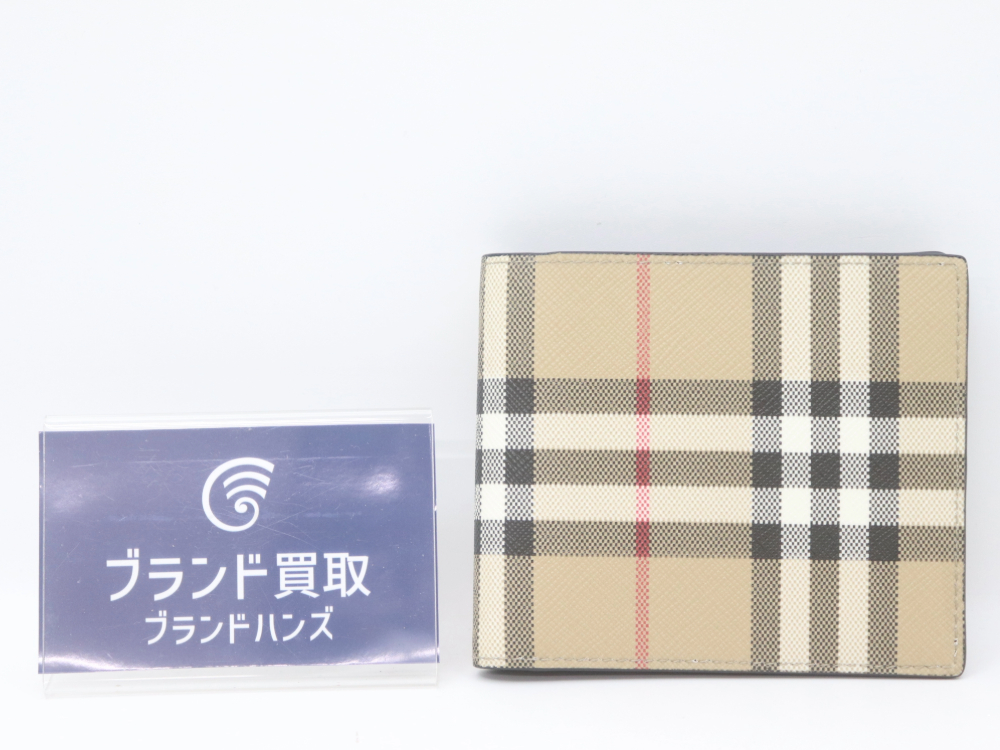 バーバリーのノバチェック財布正面