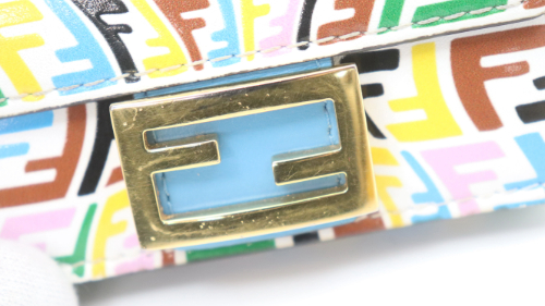フェンディのFFフィッシュアイ財布金具