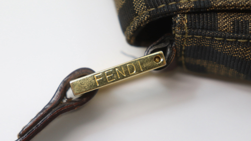 フェンディのショルダーバッグ金具