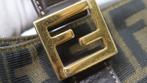 フェンディのズッカハンドバック26329金具