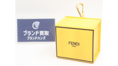 フェンディのボックス型バッグチャーム