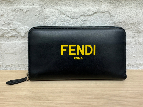 フェンディのラウンドファスナー財布