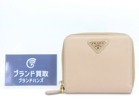 プラダのサフィアーノコンパクト財布