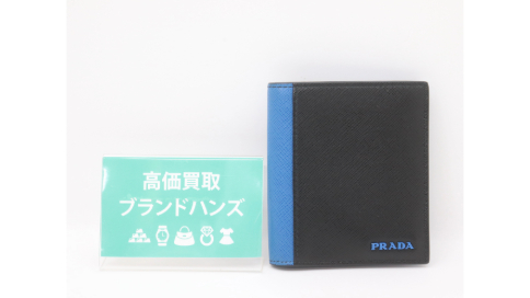 プラダのサフィアーノ二つ折り財布