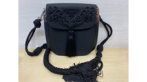 プラダテスート刺繍ショルダーバッグ正面