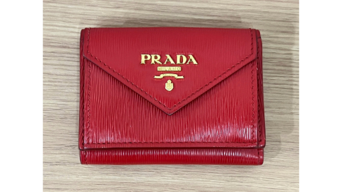 プラダの三つ折り財布