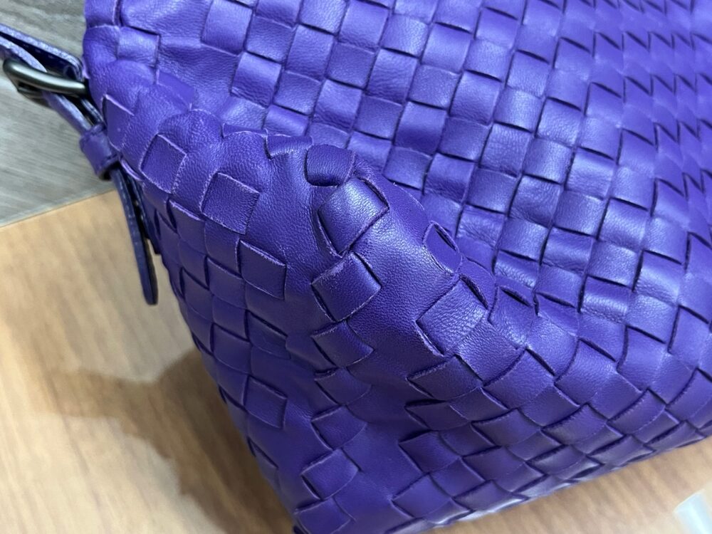 ボッテガのショルダーバッグ角