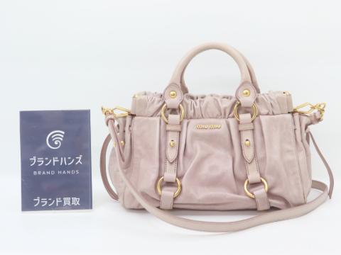 ミュウミュウの2WAYハンドバッグ