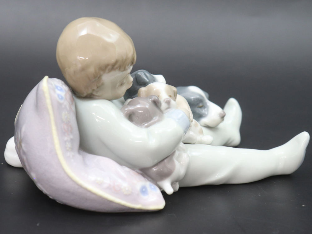 リヤドロみんなおねんね陶器人形横