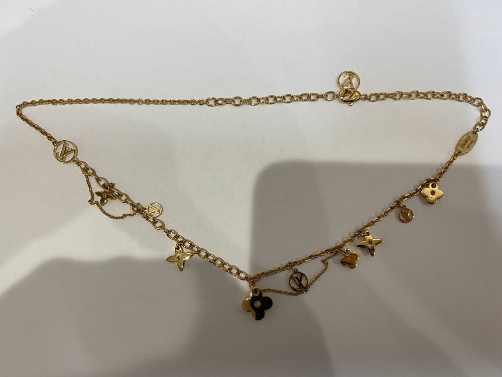 ルイヴィトンのネックレスブルーミング全体