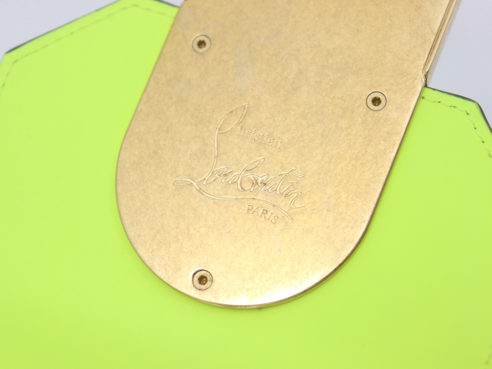 ルブタンのエリザフォンポーチレザーロゴ