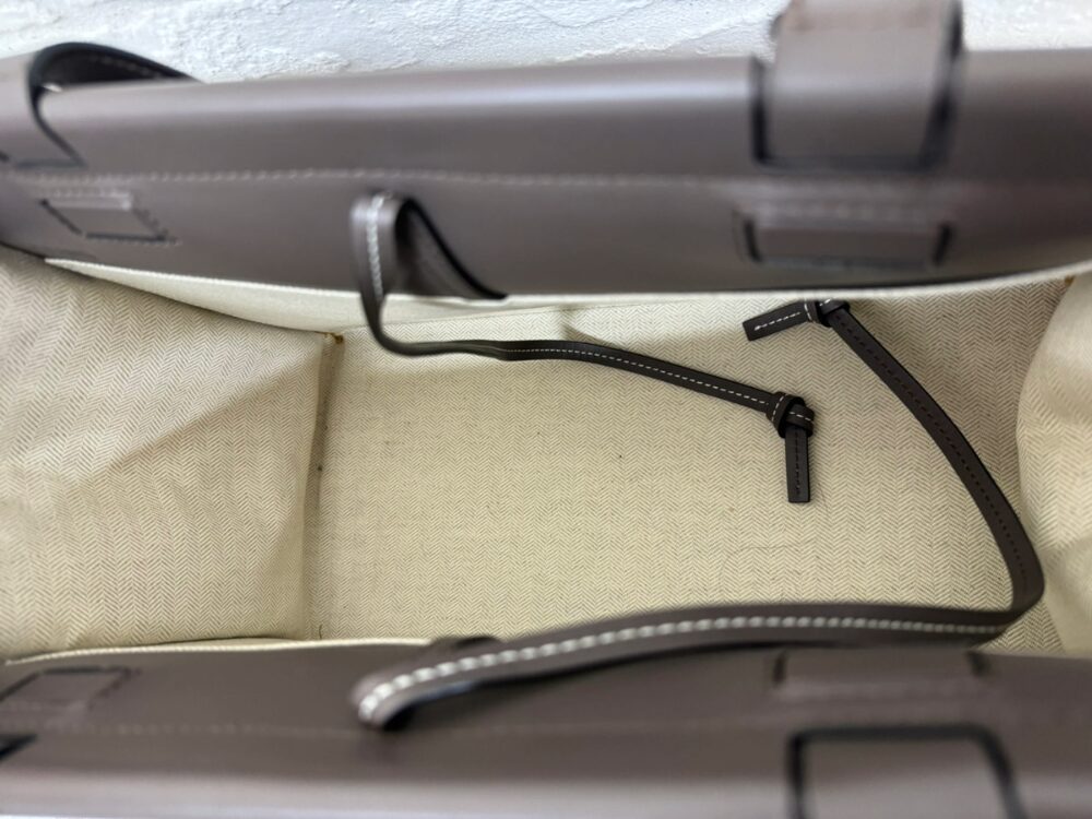 ロエベのクッショントート内側