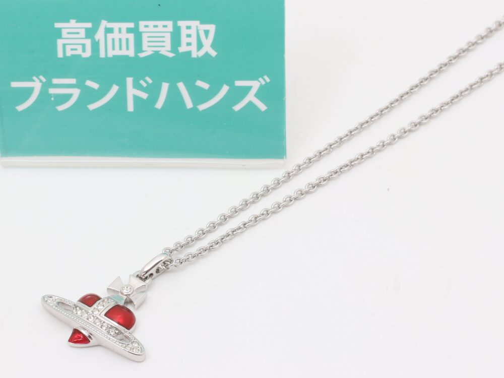 ヴィヴィアンのハートネックレス全体