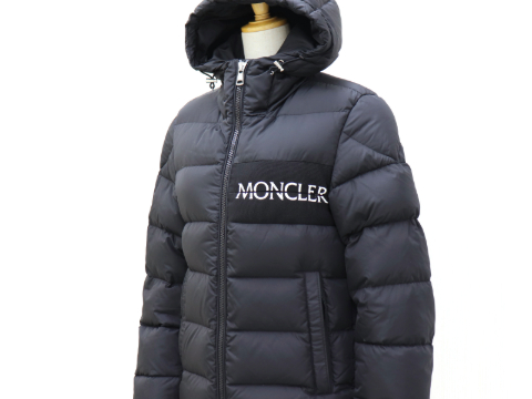中古のモンクレールアイトンダウンジャケット
