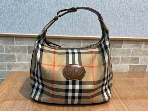 古いバーバリーズのチェックハンドバッグ