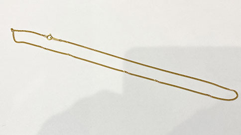 変色している金K18ネックレス