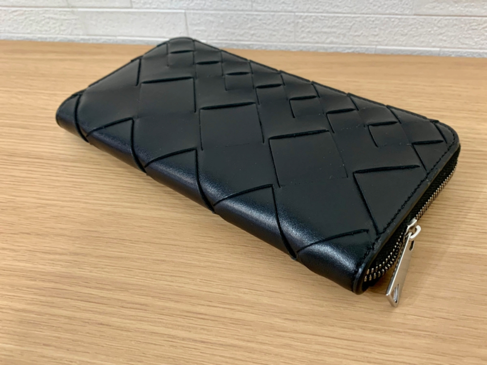 未使用のボッテガイントレチャート長財布斜め
