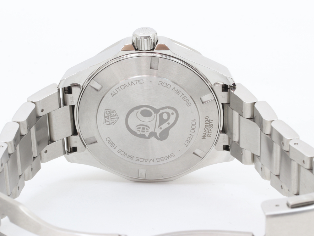 美品のタグホイヤーのアクアレーサー裏蓋