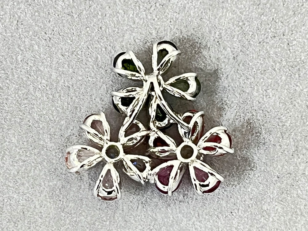 金K18WG色石ペンダントトップ裏