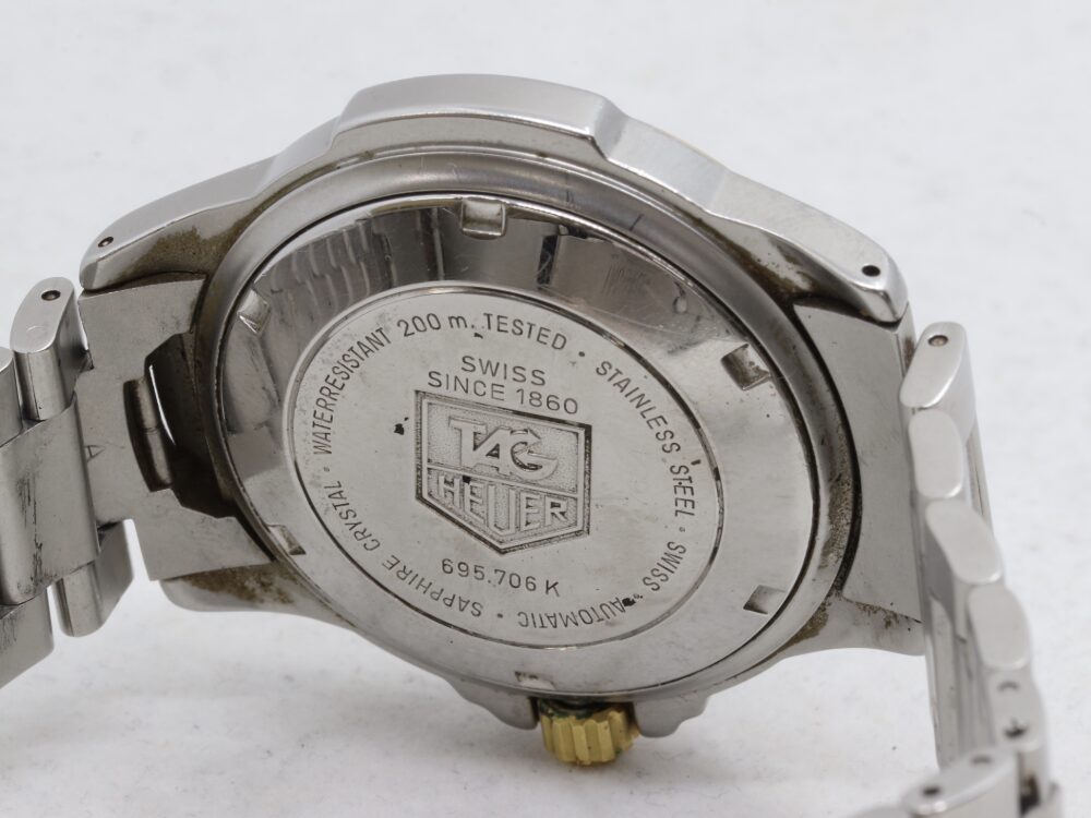 タグホイヤーの4000シリーズ裏蓋