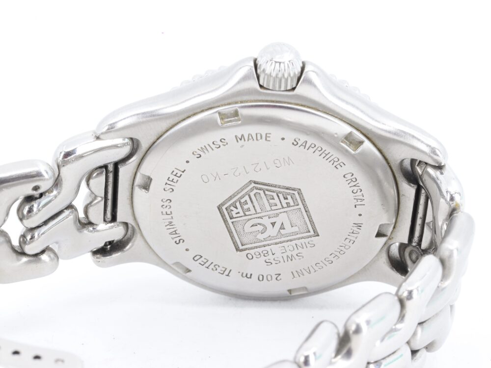 タグホイヤーのセルデイト白文字盤裏蓋