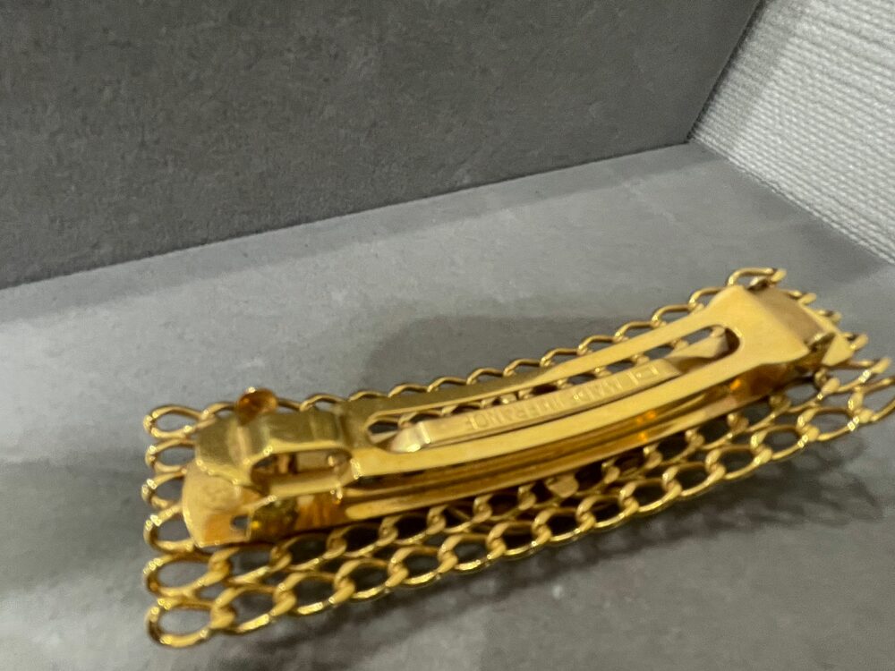 シャネルココマークバレッタゴールド裏面