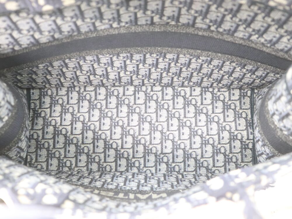 ディオールトロッターブックトート内側