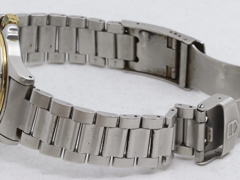 タグホイヤーの4000シリーズベルト