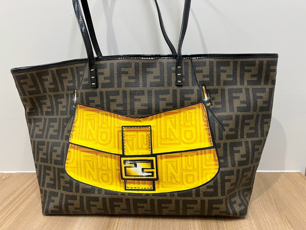 梅田茶屋町でフェンディミニキャナイショルダーをお買取しました！