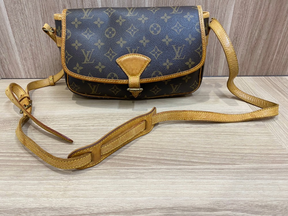 美品 直営店購入 ルイヴィトン モノグラム ソローニュ 美品 直営店購入 ルイヴィトン モノグラム ソローニュ