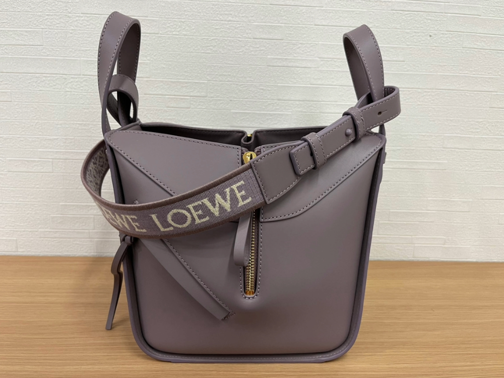 美品ロエベ ハンモック スモール 美品のロエベハンモックコンパクトを 