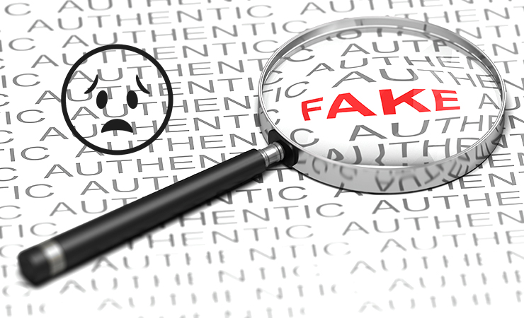 FAKE偽物と悲しい顔