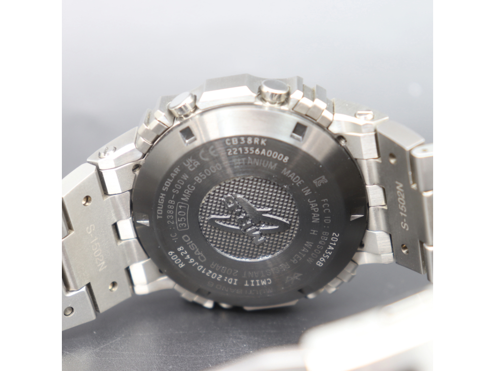 GショックMRG-B5000D裏蓋