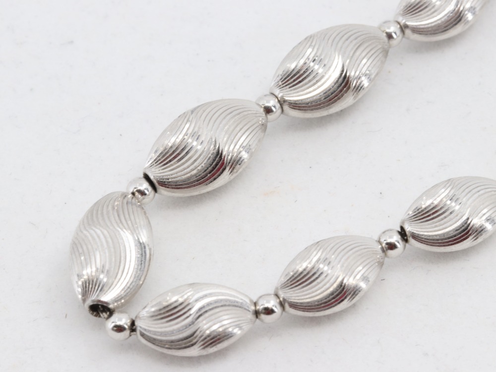 K18WGネックレスアップ