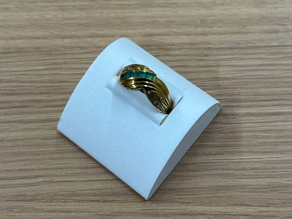 K18エメラルドダイヤリング右斜め