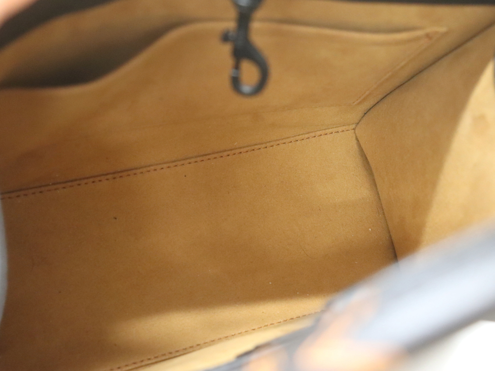 MCM2WAYハンドバッグ内