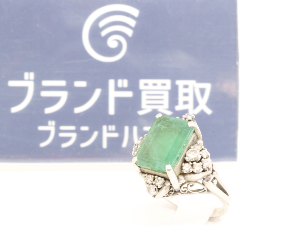 PMのエメラルドダイヤリング全体