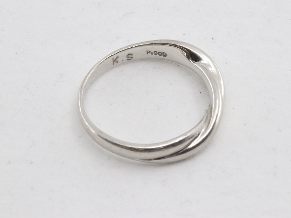 Pt900(プラチナ)の結婚指輪刻印2