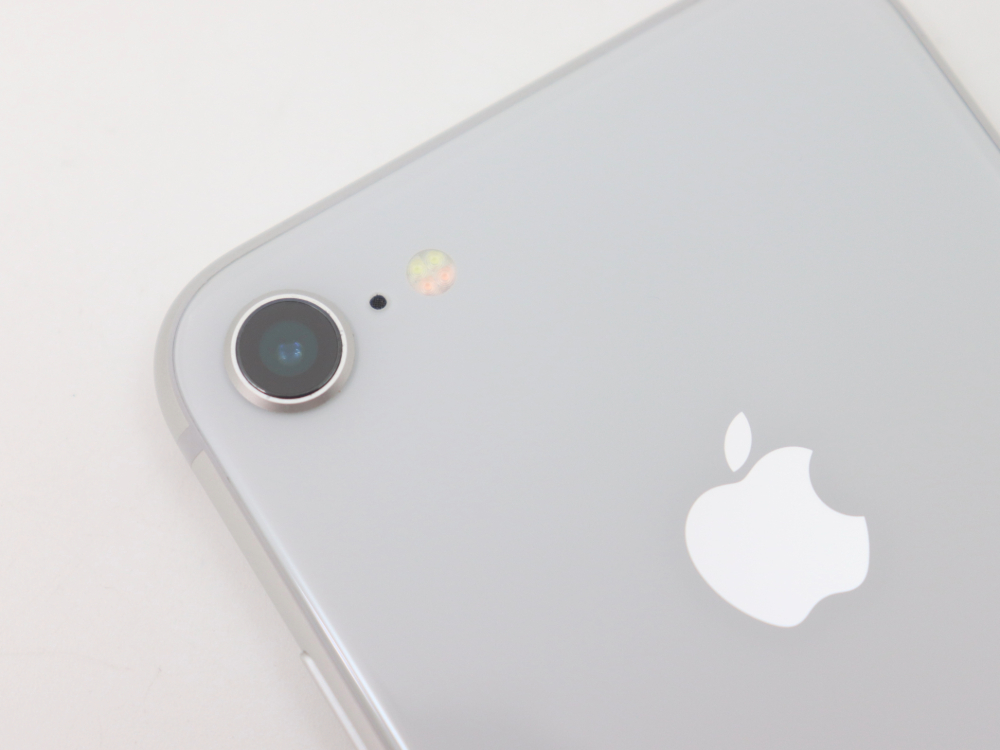 iPhone8の64GBシルバーシムフリーカメラ